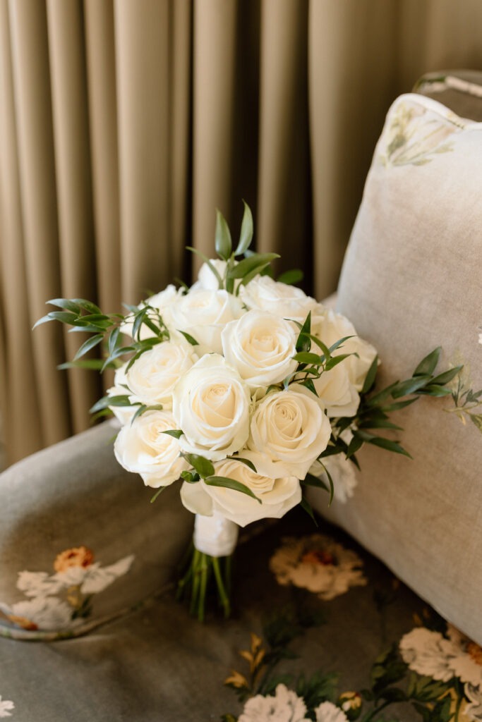 Simple, elegant wedding bouquet