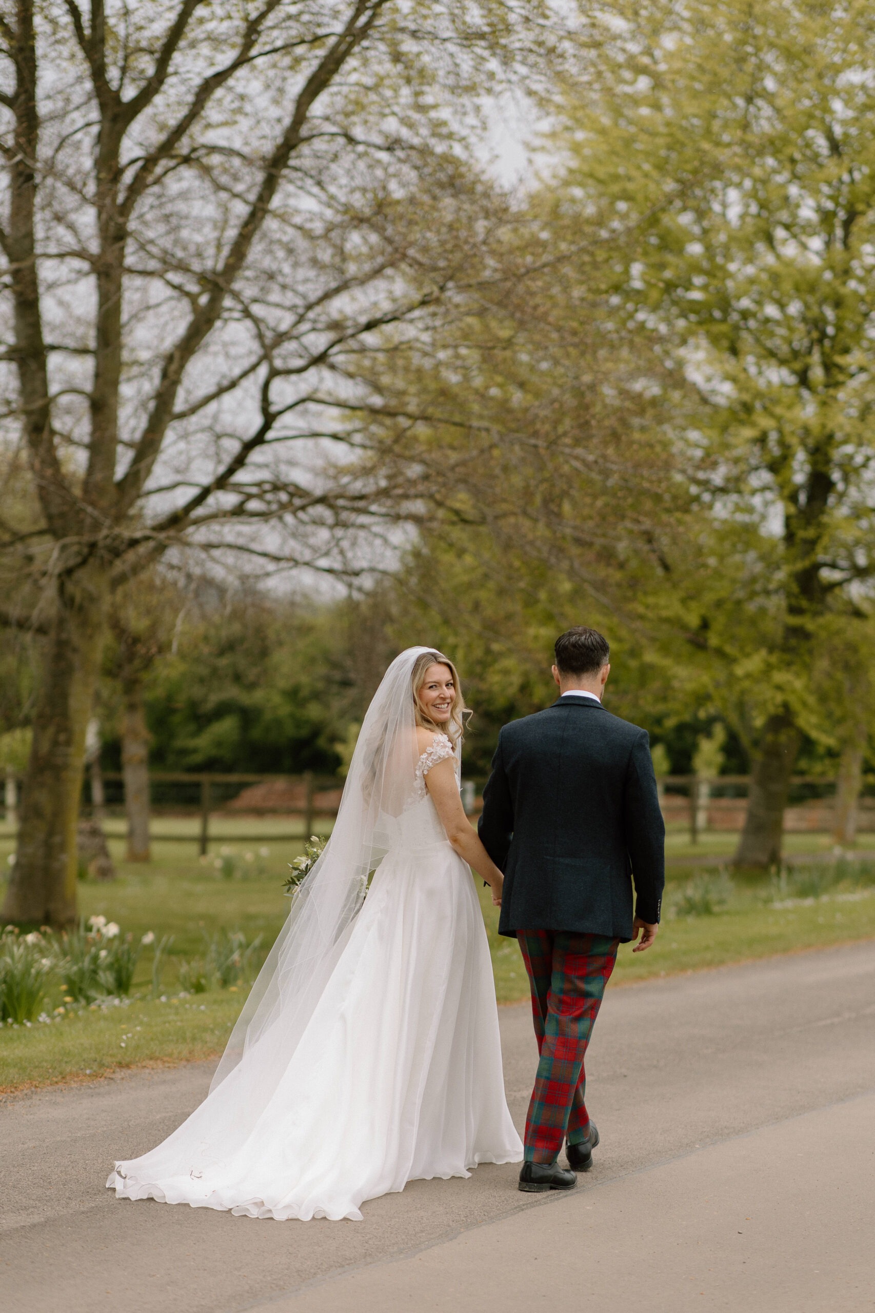 the great barn aynho wedding photographer